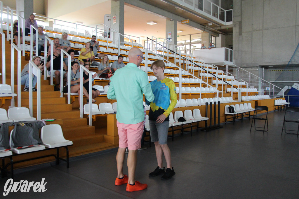 Tarnowskie Góry płyną przez morze. Sztafeta z Helu do Gdyni