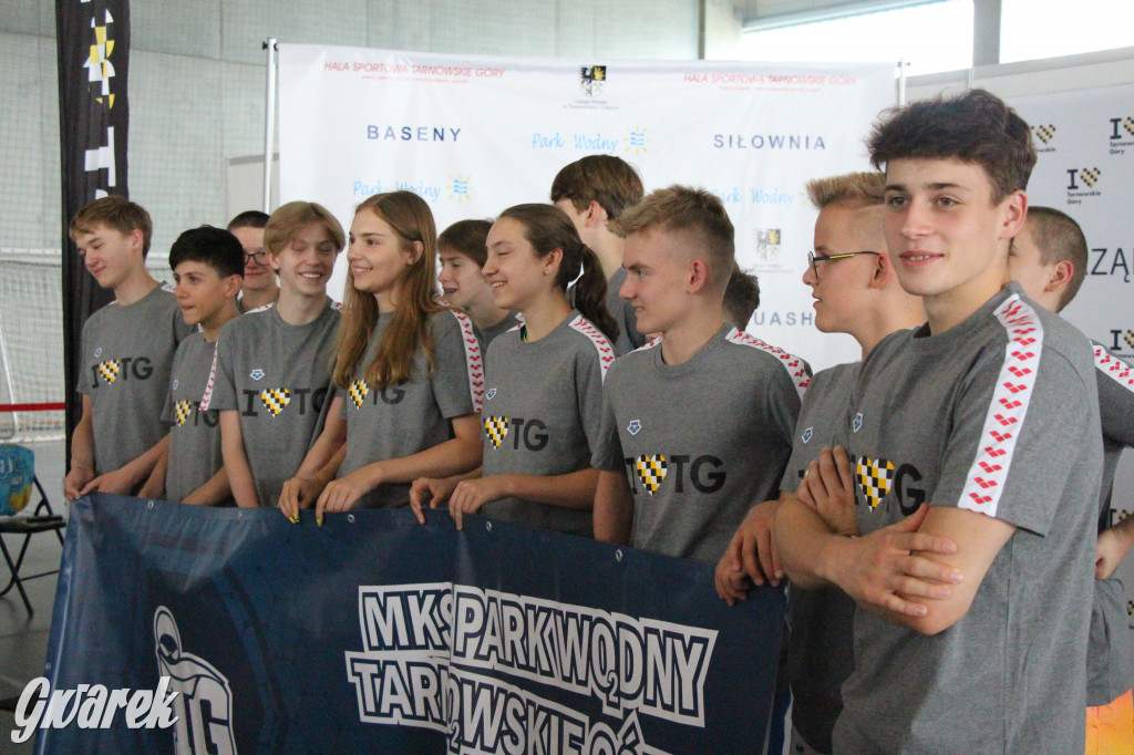 Tarnowskie Góry płyną przez morze. Sztafeta z Helu do Gdyni