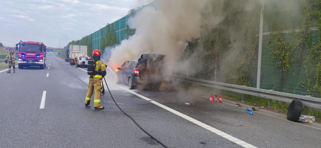 Samochód spłonął na autostradzie A1