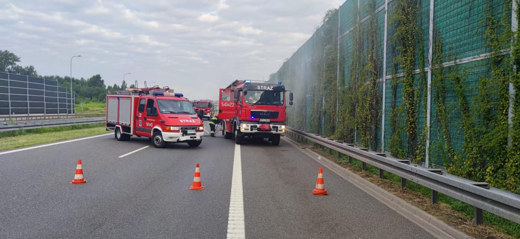 Samochód spłonął na autostradzie A1
