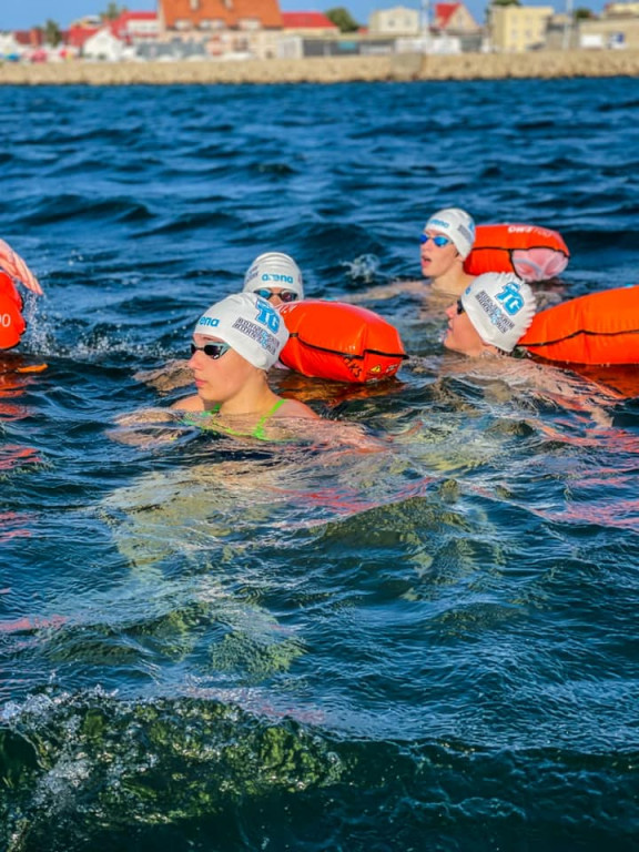 Wpław z Helu do Gdyni. Zawodnicy MKS Park Wodny dali radę!