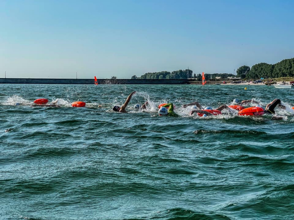 Wpław z Helu do Gdyni. Zawodnicy MKS Park Wodny dali radę!