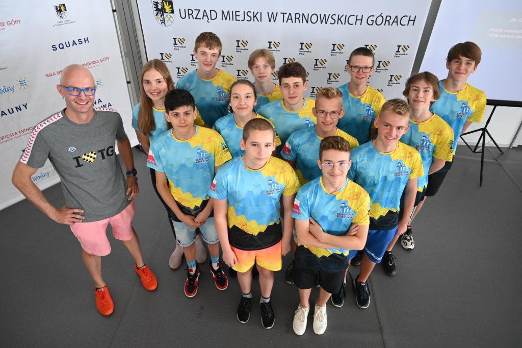 Wpław z Helu do Gdyni. Zawodnicy MKS Park Wodny dali radę!