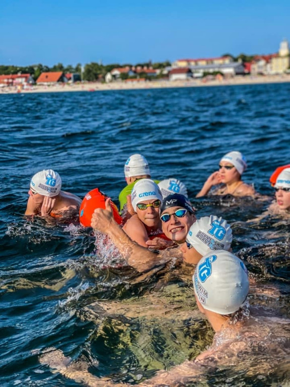 Wpław z Helu do Gdyni. Zawodnicy MKS Park Wodny dali radę!