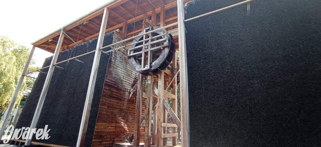 Koło się kręci, woda cieknie. Tężnia w mieście