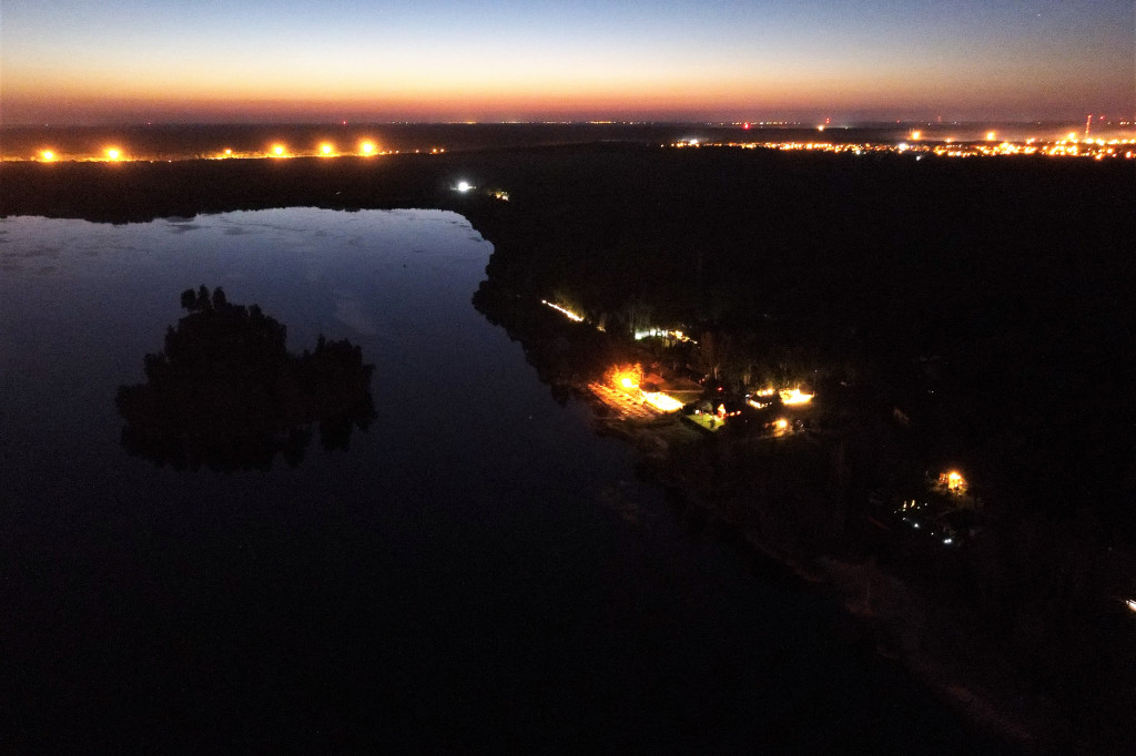 Zalew Nakło-Chechło w letni wieczór