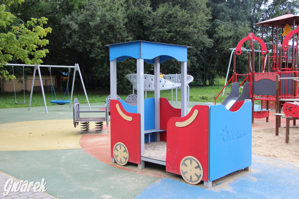 Plac zabaw z gwarkami i wagonikami