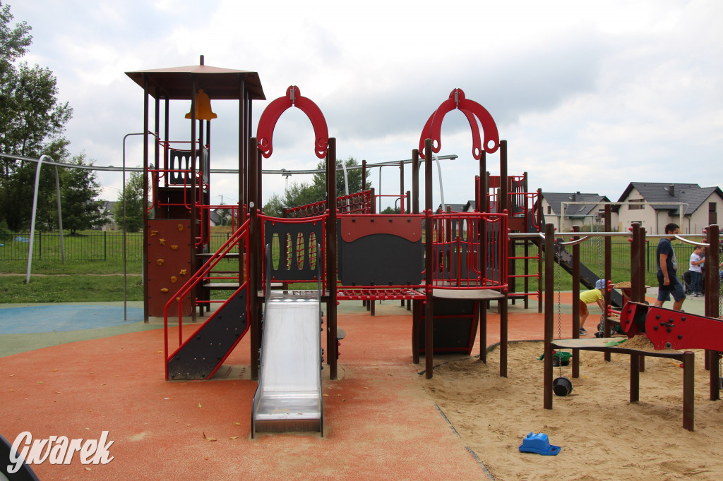 Plac zabaw z gwarkami i wagonikami