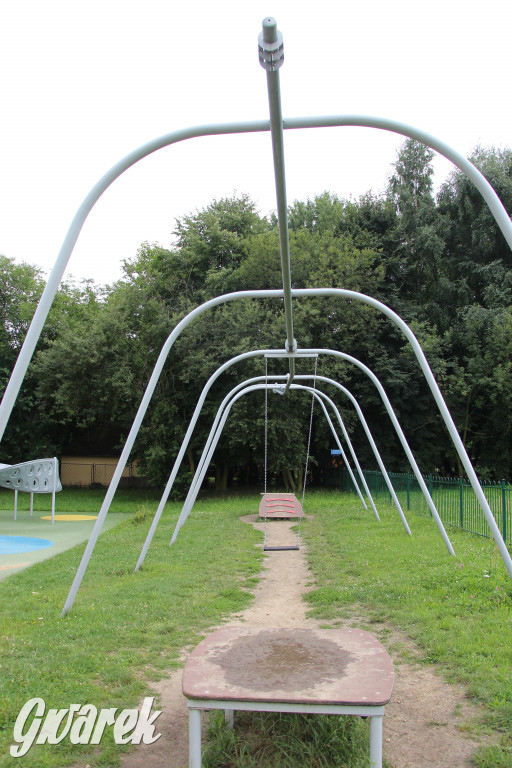 Plac zabaw z gwarkami i wagonikami