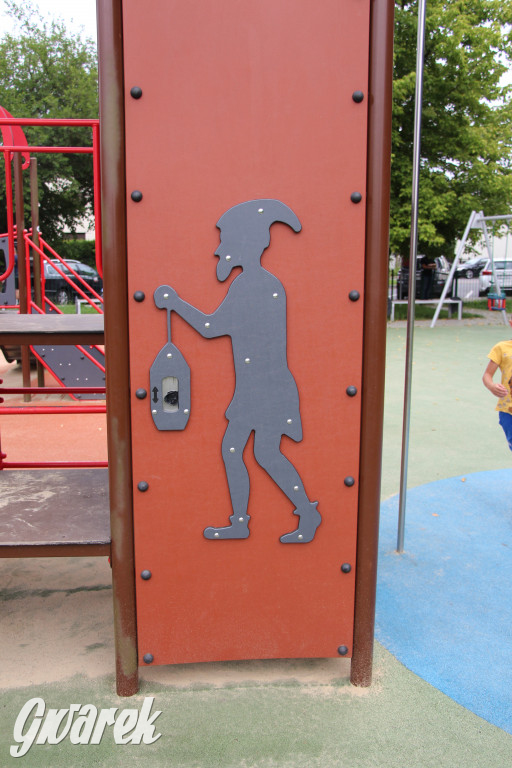 Plac zabaw z gwarkami i wagonikami