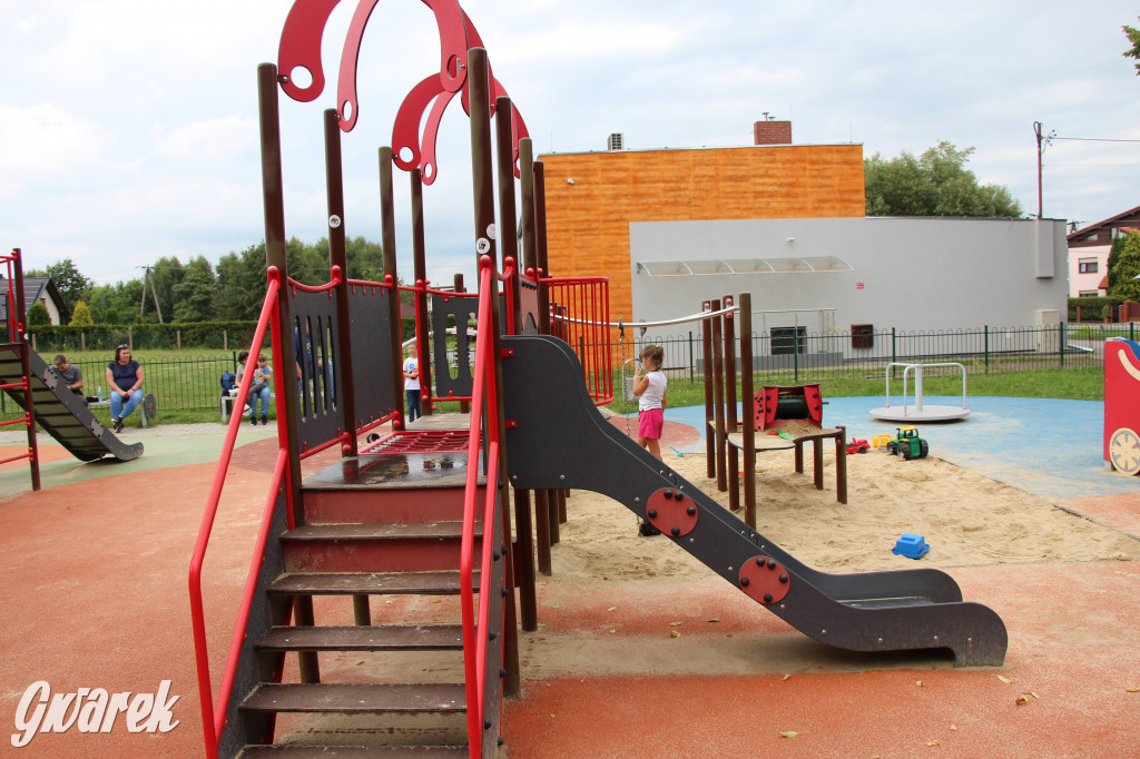 Plac zabaw z gwarkami i wagonikami