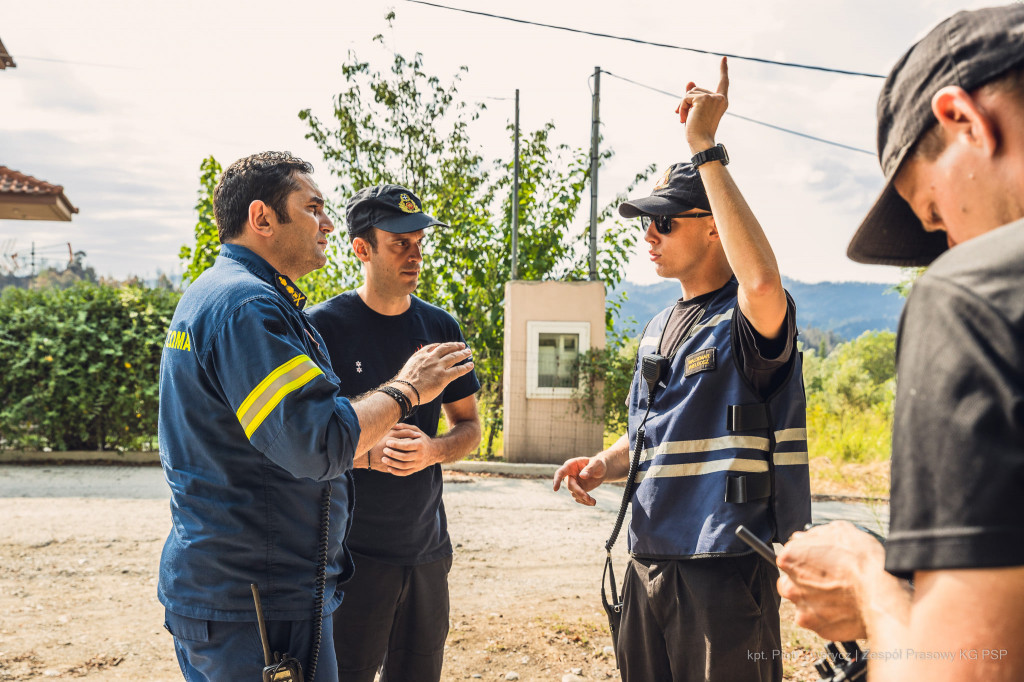 Strażacy w Grecji w obiektywie Piotra Zwarycza