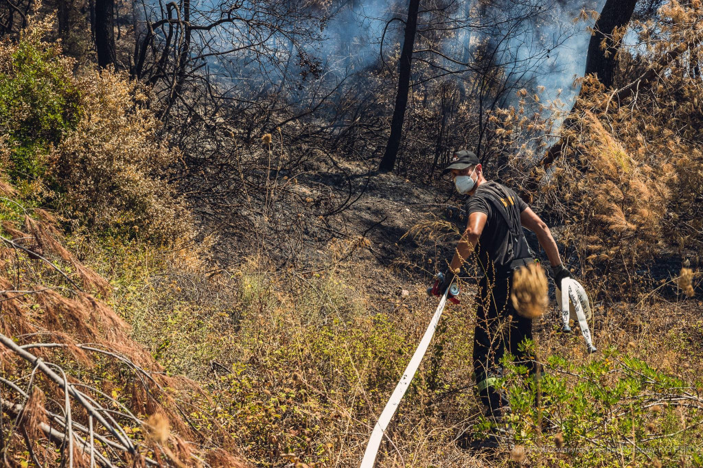 Strażacy w Grecji w obiektywie Piotra Zwarycza