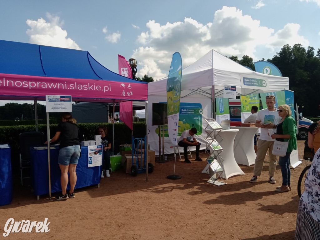 MIasteczko zdrowia w świerklanieckim parku