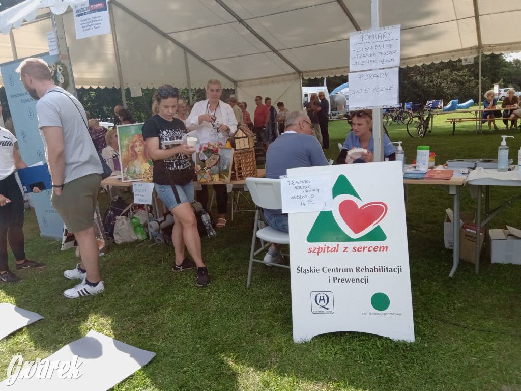 MIasteczko zdrowia w świerklanieckim parku