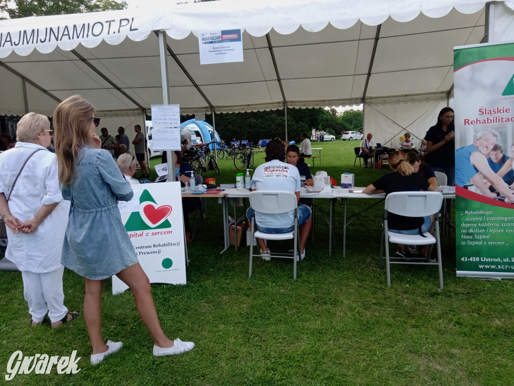 MIasteczko zdrowia w świerklanieckim parku