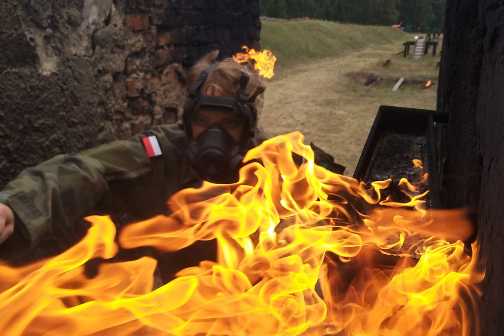 Kadeci z Kolejówki na poligonie