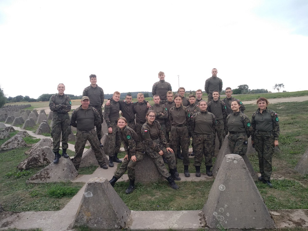 Kadeci z Kolejówki na poligonie