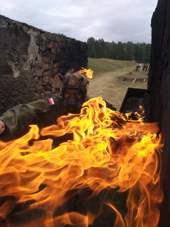 Kadeci z Kolejówki na poligonie