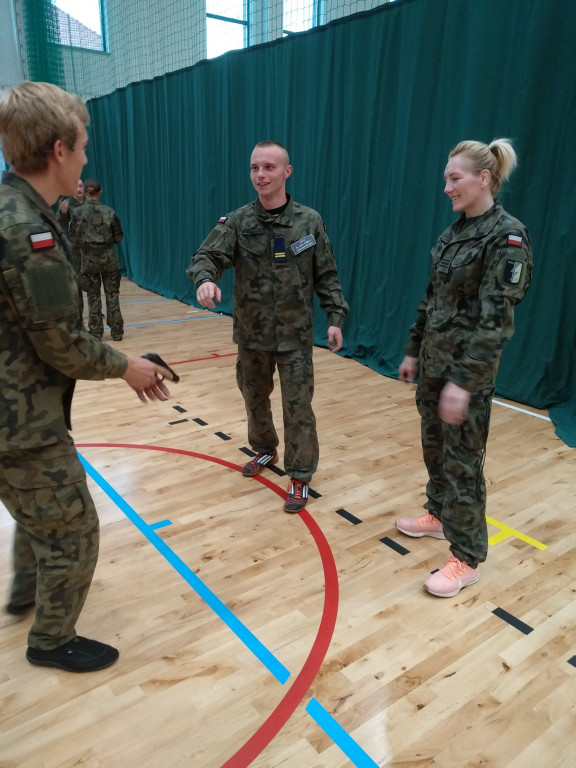 Kadeci z Kolejówki na poligonie