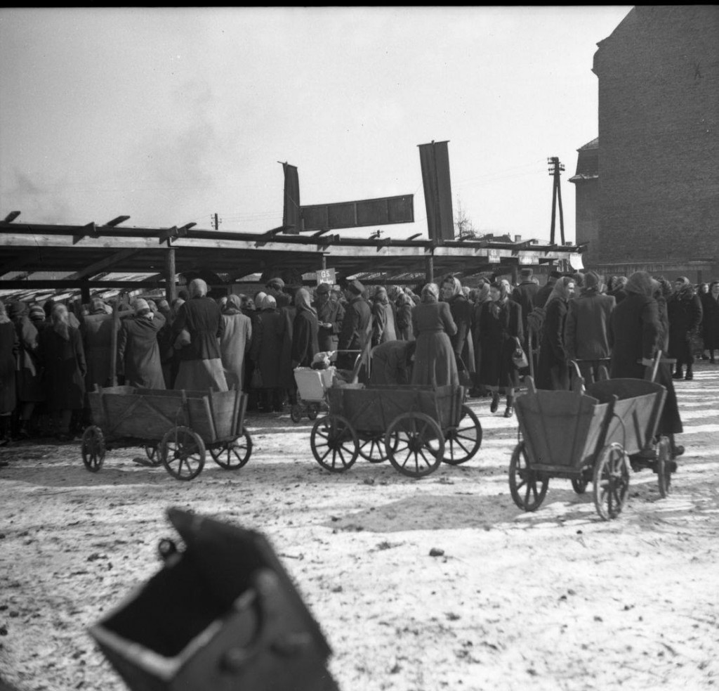 Tarnowskie Góry. Kto pamięta targ przy Sienkiewicza?
