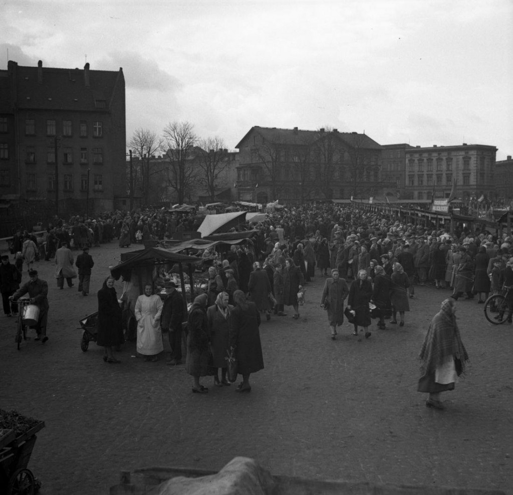 Tarnowskie Góry. Kto pamięta targ przy Sienkiewicza?