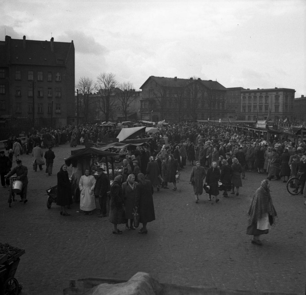 Tarnowskie Góry. Kto pamięta targ przy Sienkiewicza?