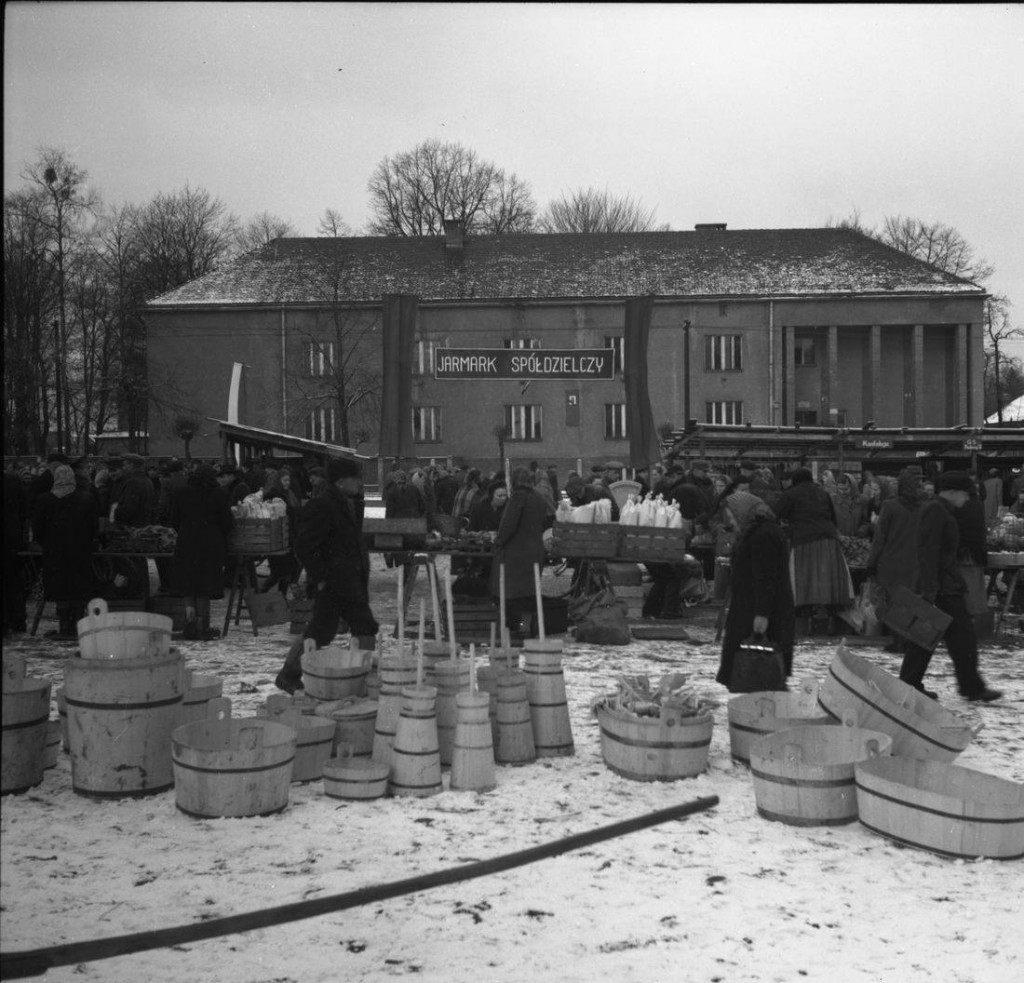 Tarnowskie Góry. Kto pamięta targ przy Sienkiewicza?