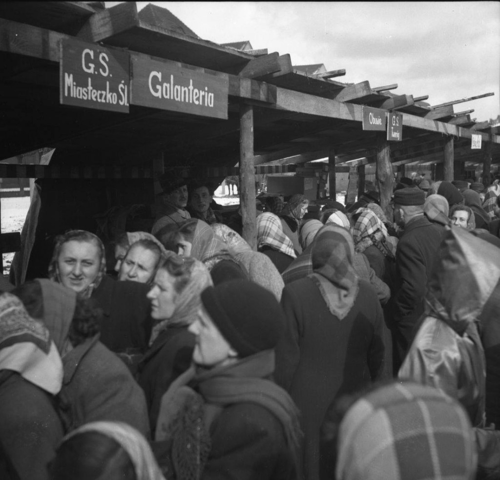 Tarnowskie Góry. Kto pamięta targ przy Sienkiewicza?