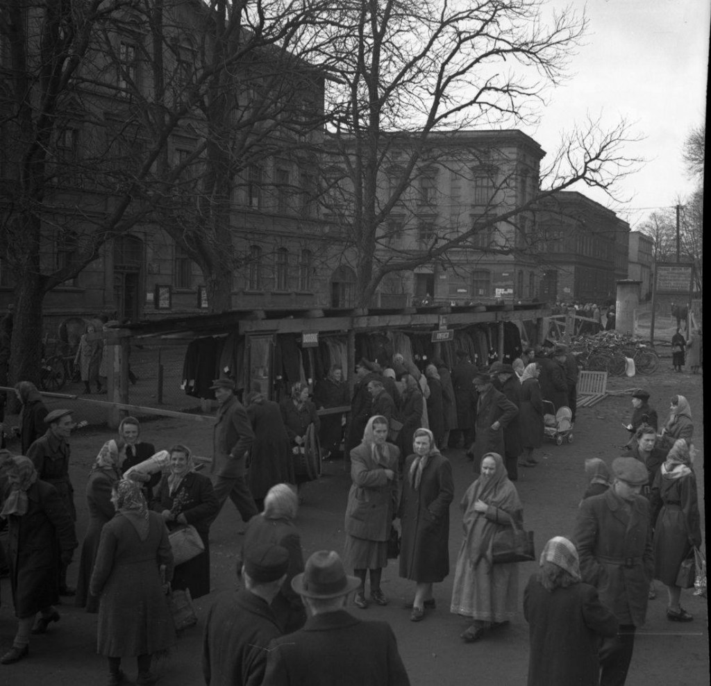 Tarnowskie Góry. Kto pamięta targ przy Sienkiewicza?