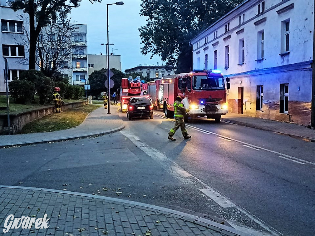 Tarnowskie Góry. Z okna wydobywał się dym