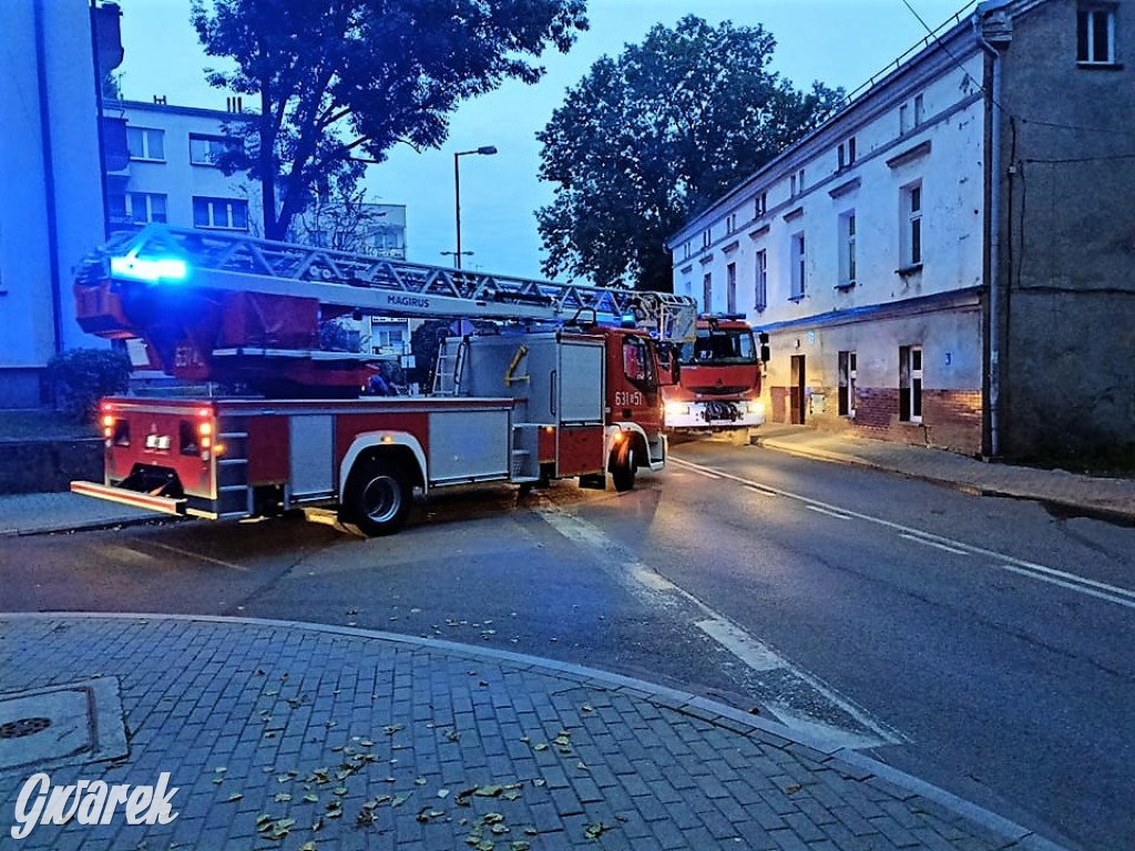 Tarnowskie Góry. Z okna wydobywał się dym