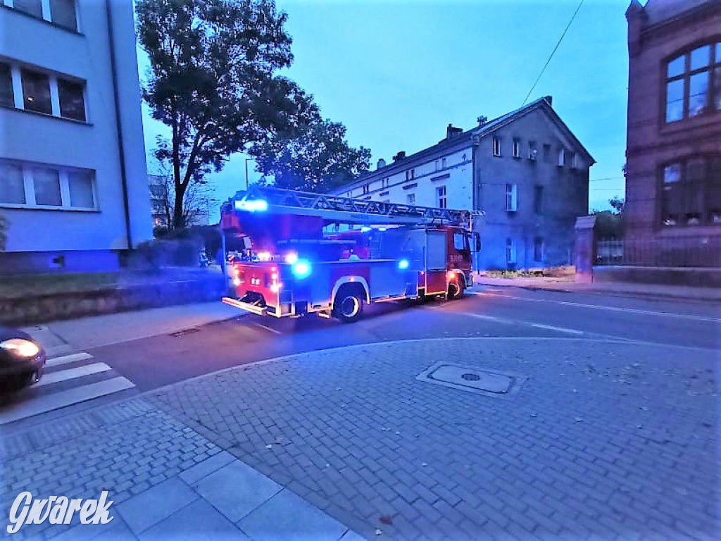 Tarnowskie Góry. Z okna wydobywał się dym