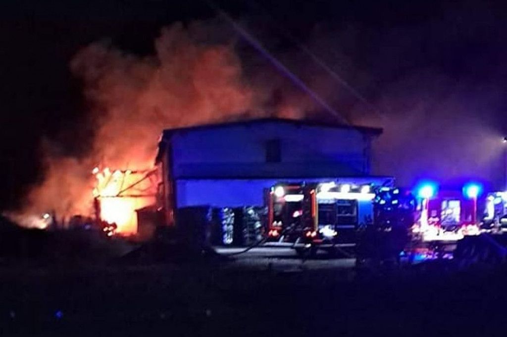 Nocny pożar stolarni