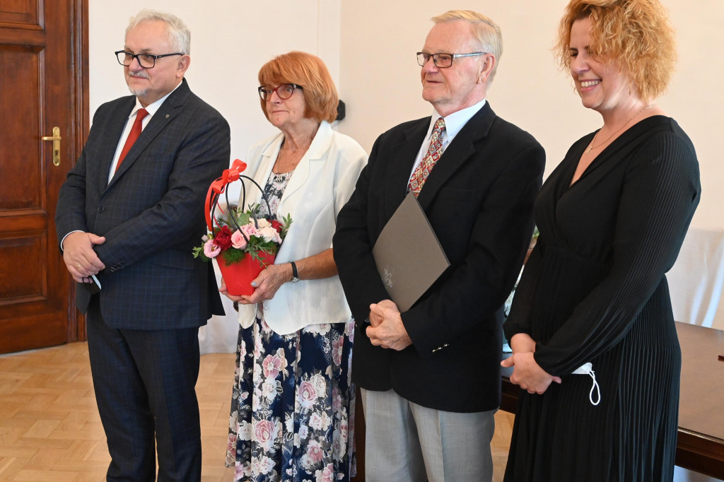 Platynowe i diamentowe małżeńskie pary