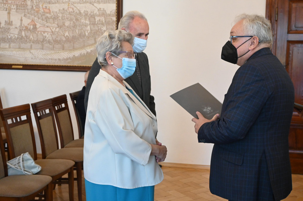 Platynowe i diamentowe małżeńskie pary