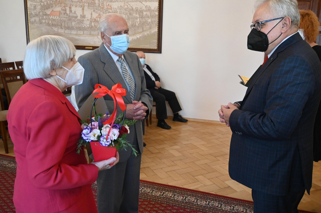 Platynowe i diamentowe małżeńskie pary