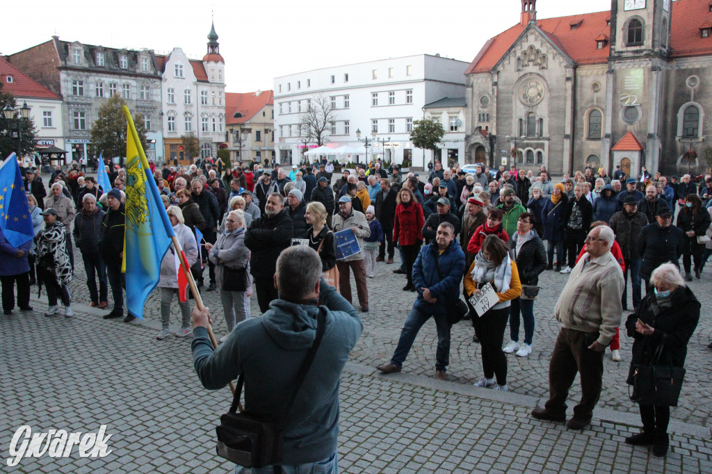 Protest na rynku. Szlaban dla PiS, zostajemy w UE