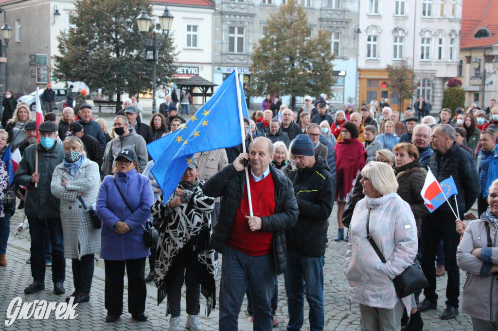 Protest na rynku. Szlaban dla PiS, zostajemy w UE