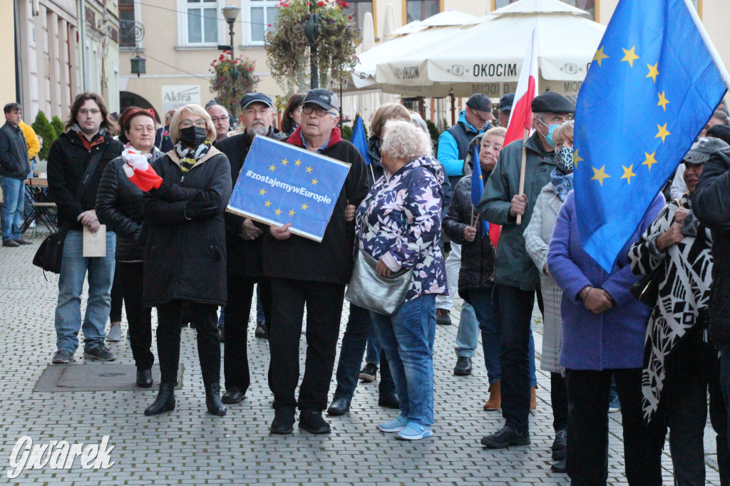 Protest na rynku. Szlaban dla PiS, zostajemy w UE