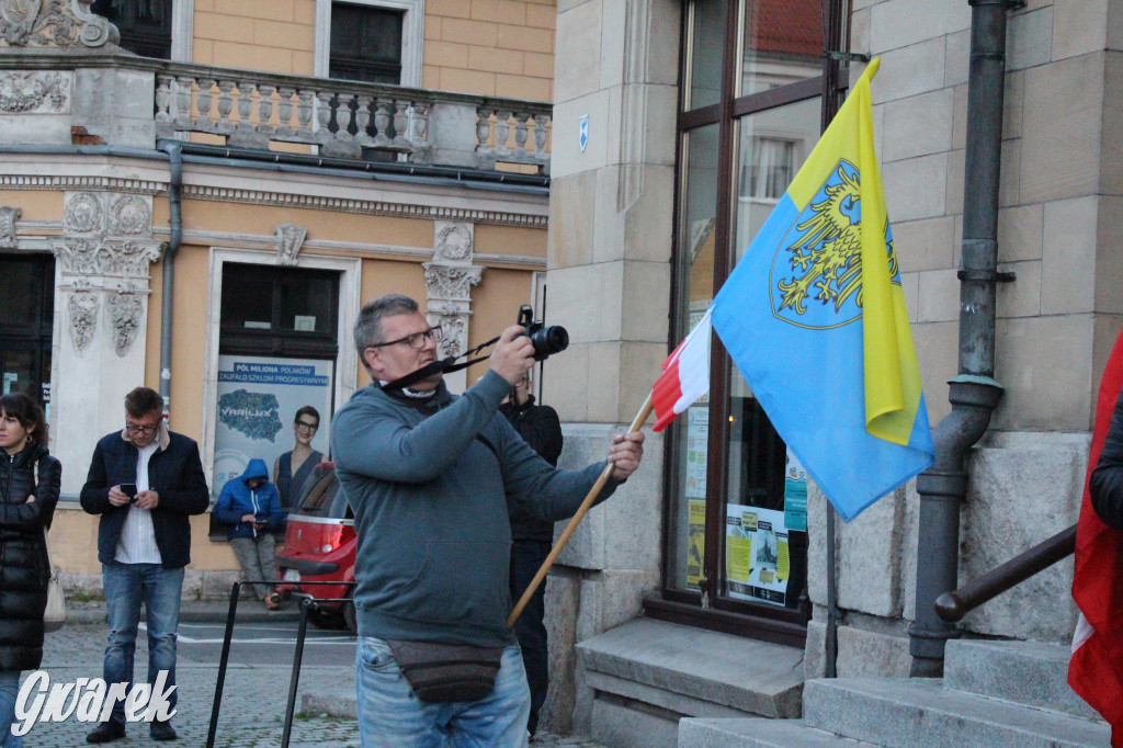Protest na rynku. Szlaban dla PiS, zostajemy w UE