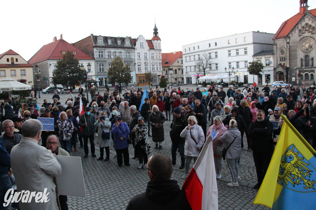 Protest na rynku. Szlaban dla PiS, zostajemy w UE
