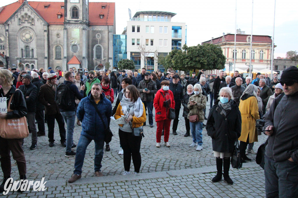 Protest na rynku. Szlaban dla PiS, zostajemy w UE