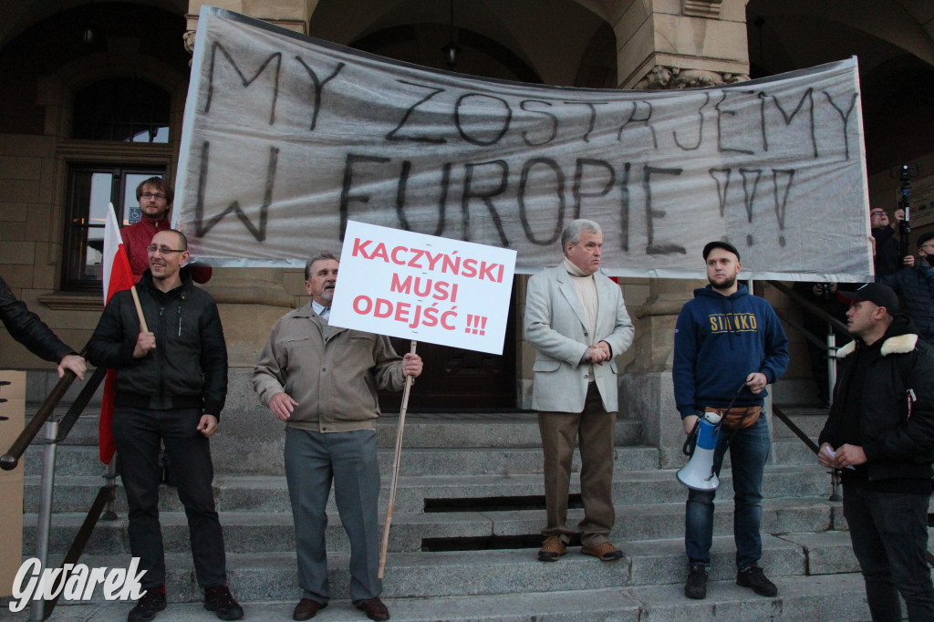 Protest na rynku. Szlaban dla PiS, zostajemy w UE