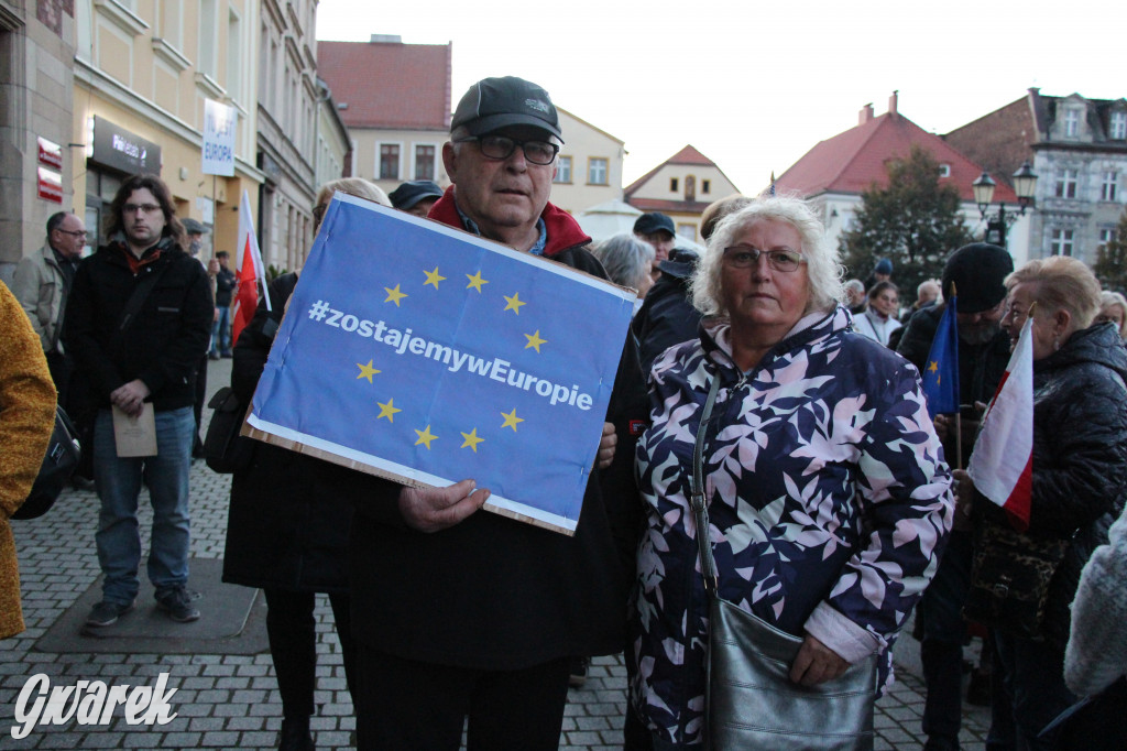 Protest na rynku. Szlaban dla PiS, zostajemy w UE