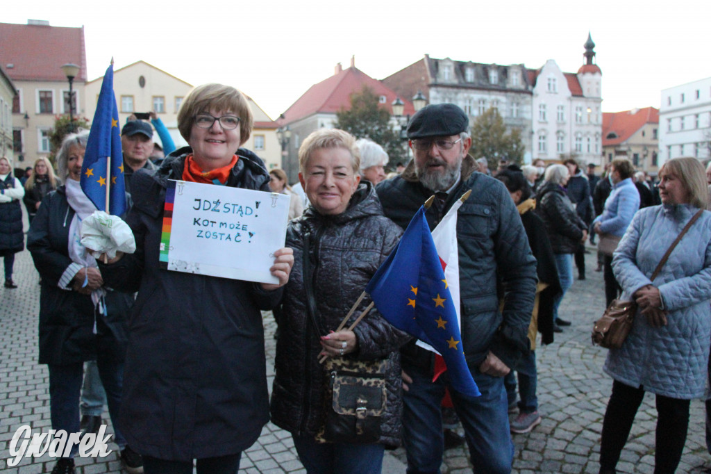 Protest na rynku. Szlaban dla PiS, zostajemy w UE