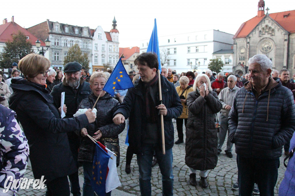 Protest na rynku. Szlaban dla PiS, zostajemy w UE