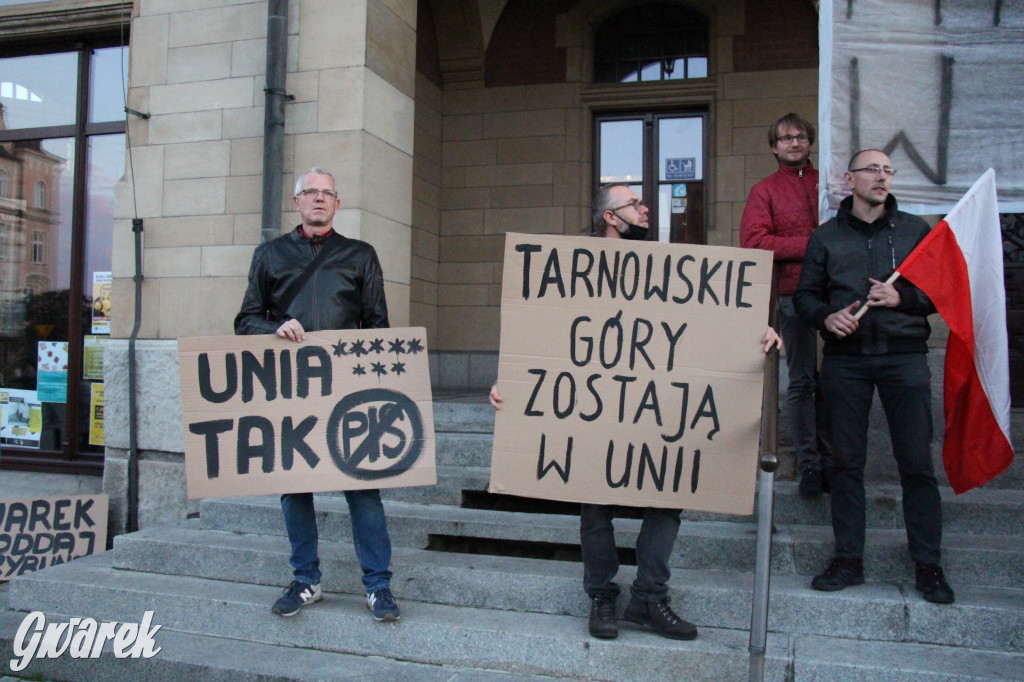 Protest na rynku. Szlaban dla PiS, zostajemy w UE