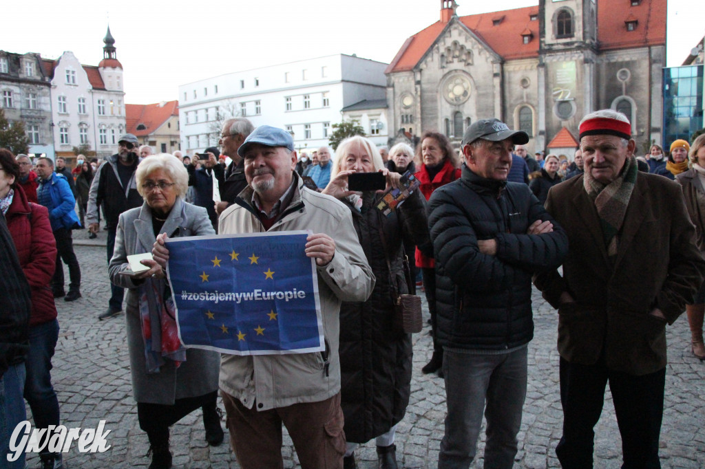 Protest na rynku. Szlaban dla PiS, zostajemy w UE