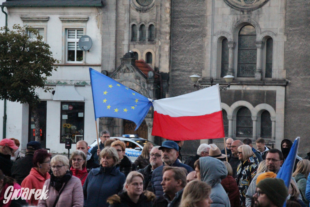 Protest na rynku. Szlaban dla PiS, zostajemy w UE